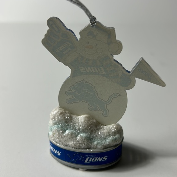 Detroit Lions LED Lit Ornament - Picture 2 of 10